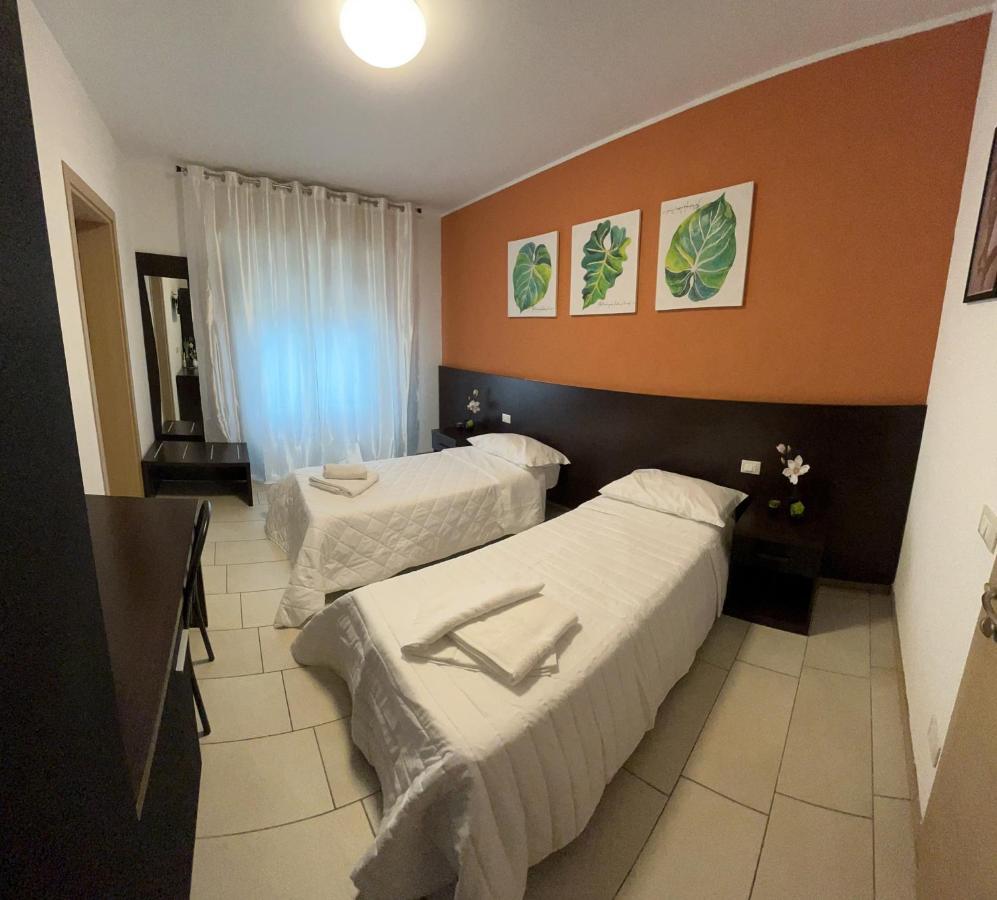 Bed & Breakfast La Rondinella Cerasolo ภายนอก รูปภาพ