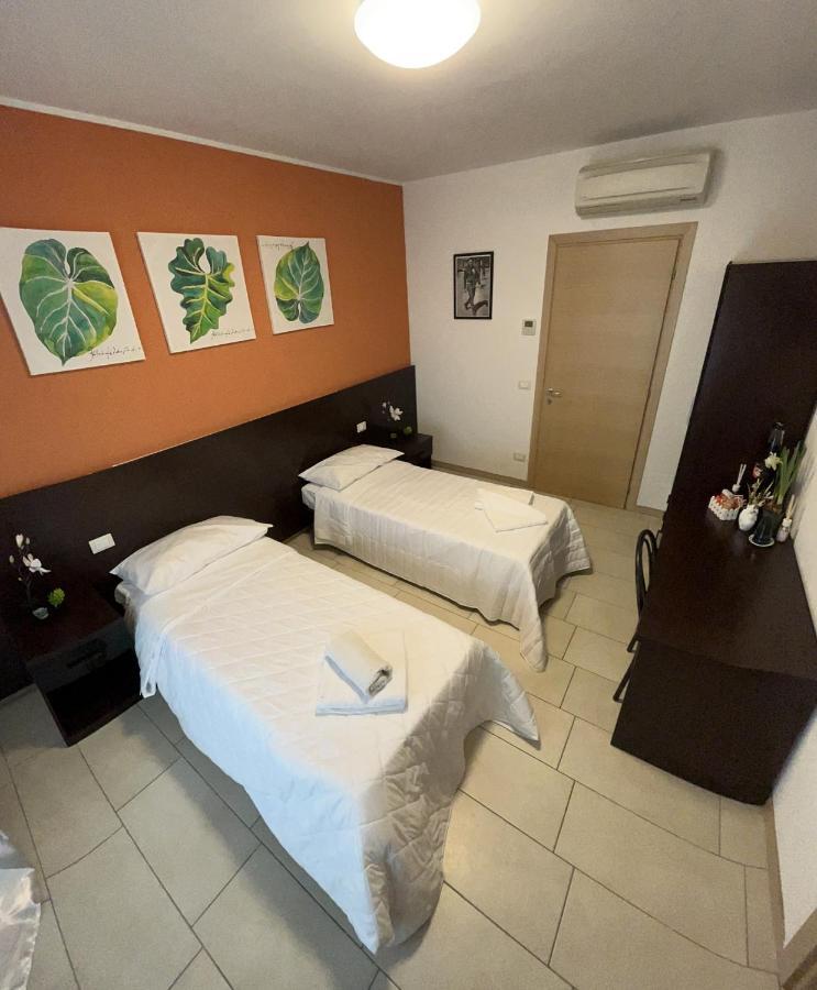 Bed & Breakfast La Rondinella Cerasolo ภายนอก รูปภาพ