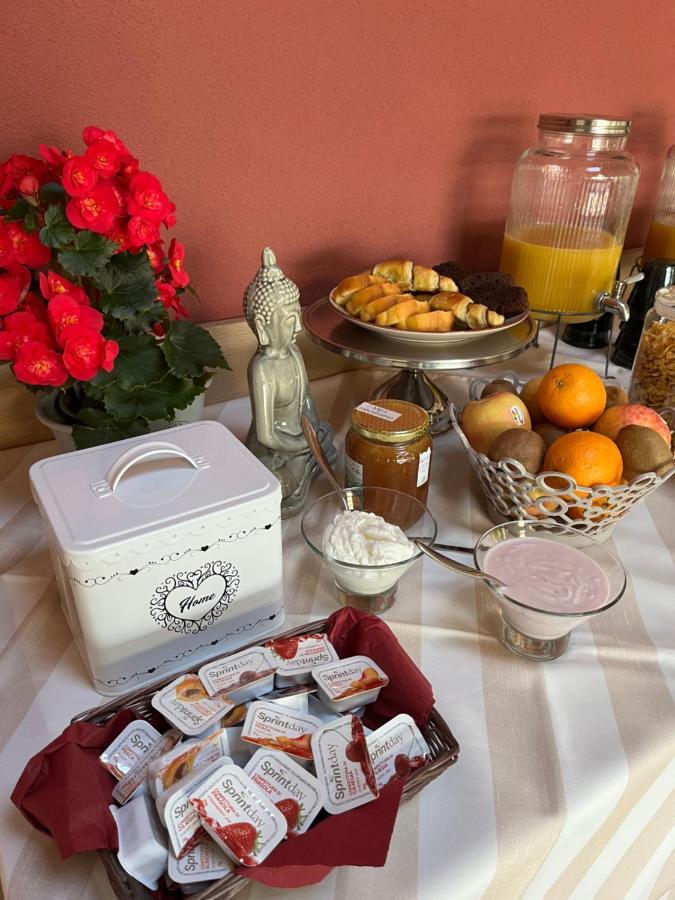 Bed & Breakfast La Rondinella Cerasolo ภายนอก รูปภาพ